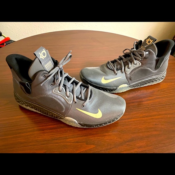 New Nike Kds size 13 - Picture 1 of 3